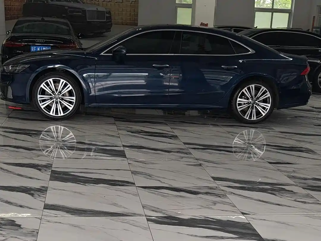 Фото 3 - Audi A7L