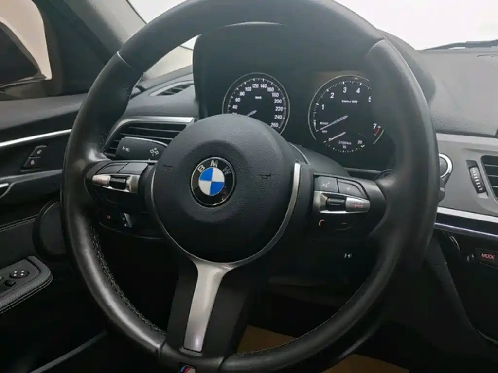 BMW 1 Series 2020 Model 120i M Sport Package фото 10