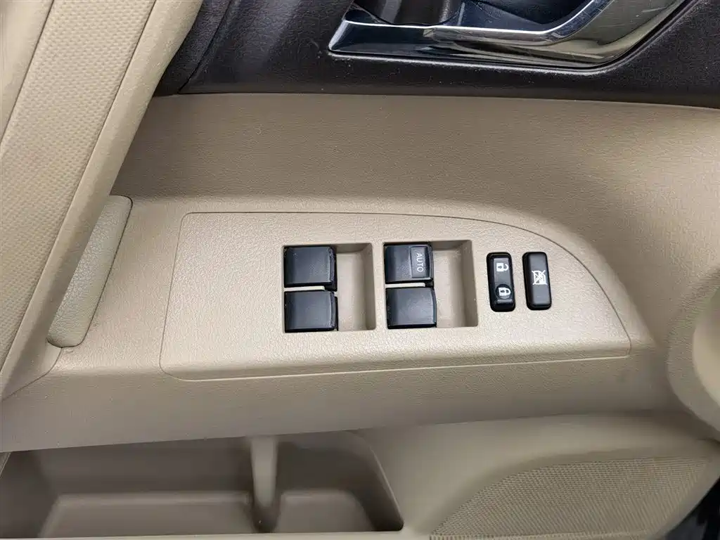 Toyota Highlander 2012 2.7L 2WD 5-seater Elite Edition фото 9