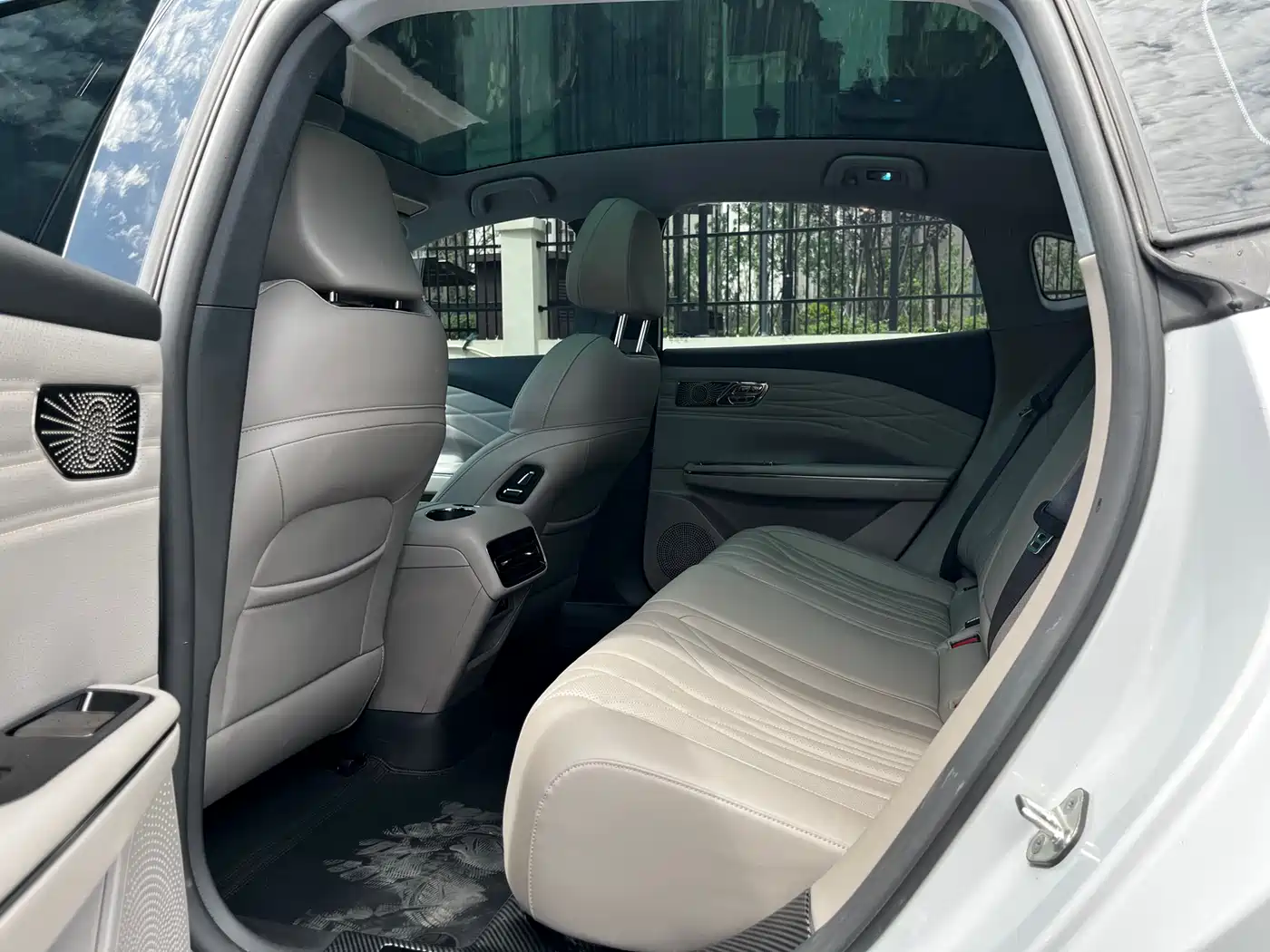 Geely Galaxy Galaxy Xingyao 8 2025 130km EM-i Premium Edition фото 5