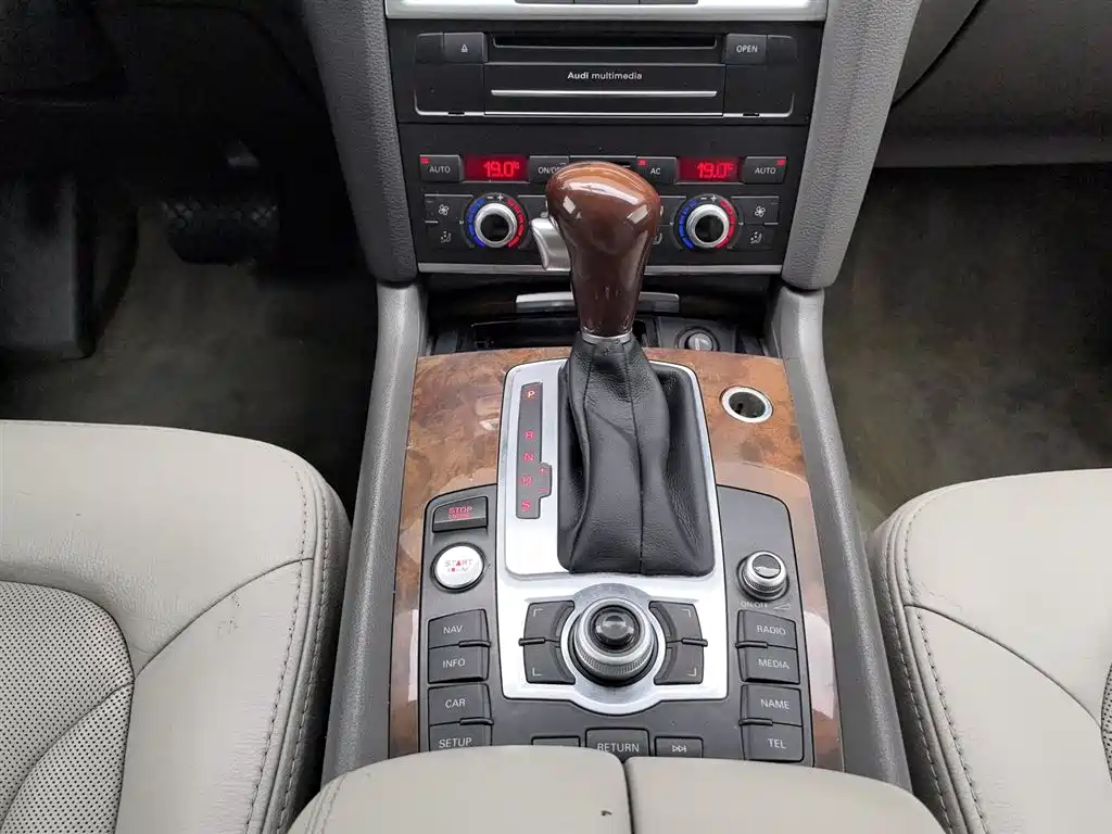 Audi Q7 2011 3.0 TFSI Comfort (200kW) фото 13