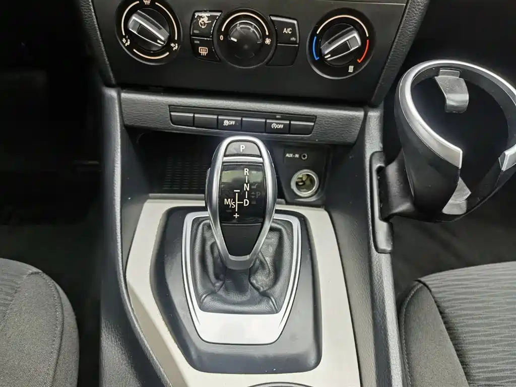 BMW X1 2014 sDrive18i Fashion Edition фото 13