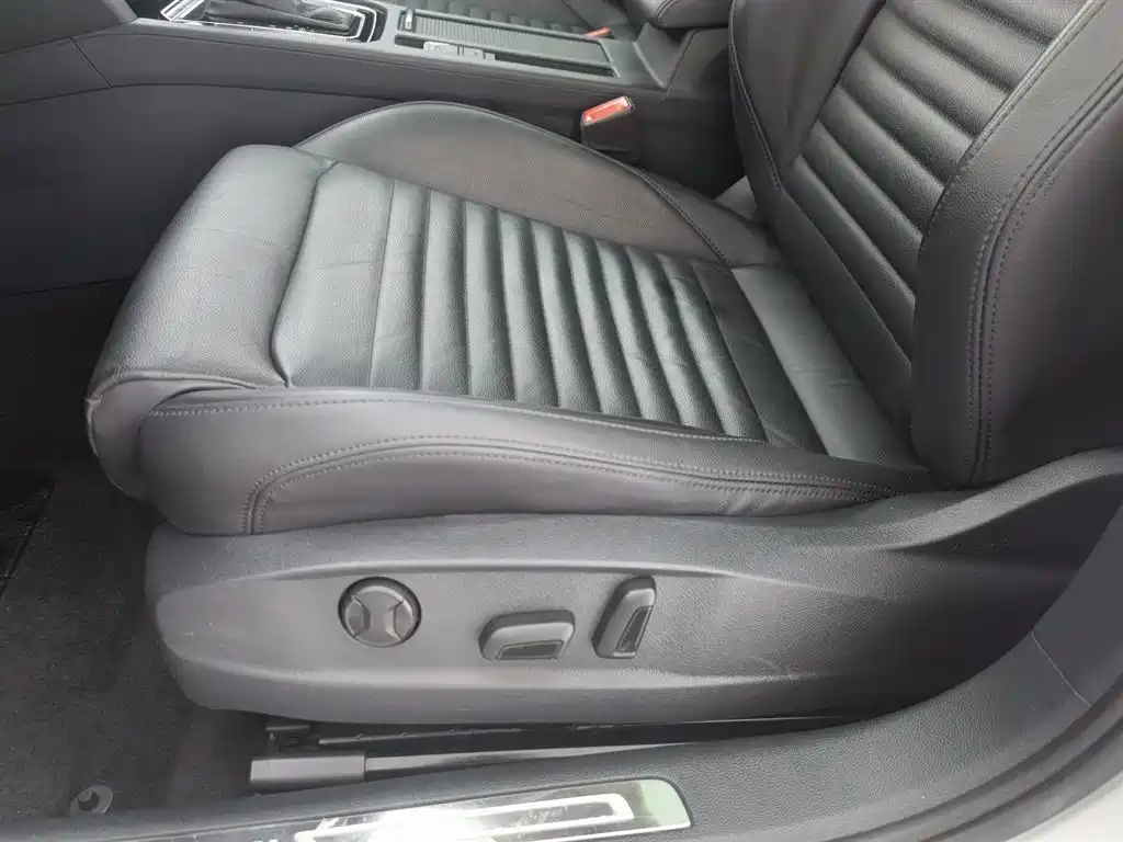 Volkswagen Magotan 2017 330TSI DSG Leading фото 20