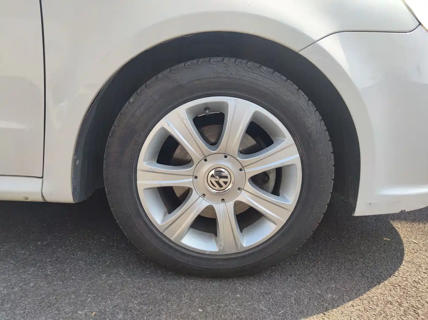 Volkswagen Lavida 2011 1.6L Automatic Pinya Edition фото 3