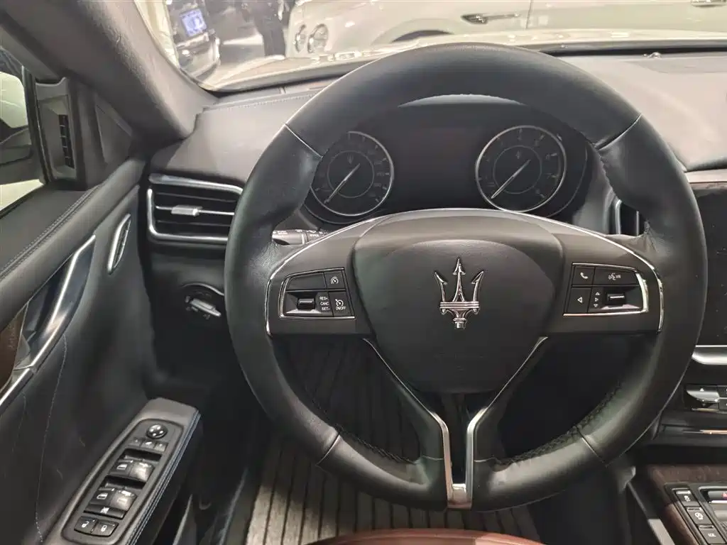 Photo 6 - Maserati Ghibli