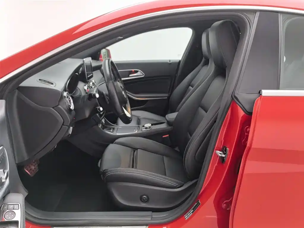 Mercedes-Benz CLA (Import) 2017 CLA 200 Fashion фото 10