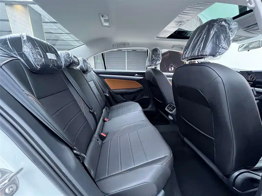 Volkswagen Bora 2025 Facelift 200TSI DSG Navigation Edition фото 25