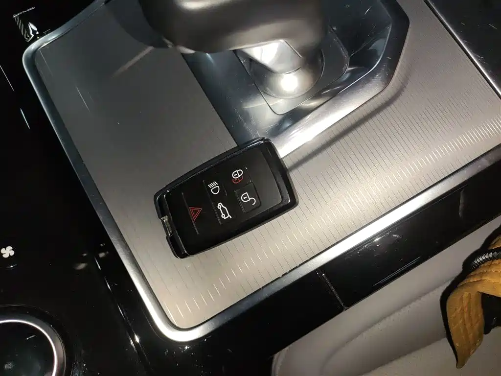 Land Rover Range Rover Evoque 2020 249PS Youth Edition фото 9