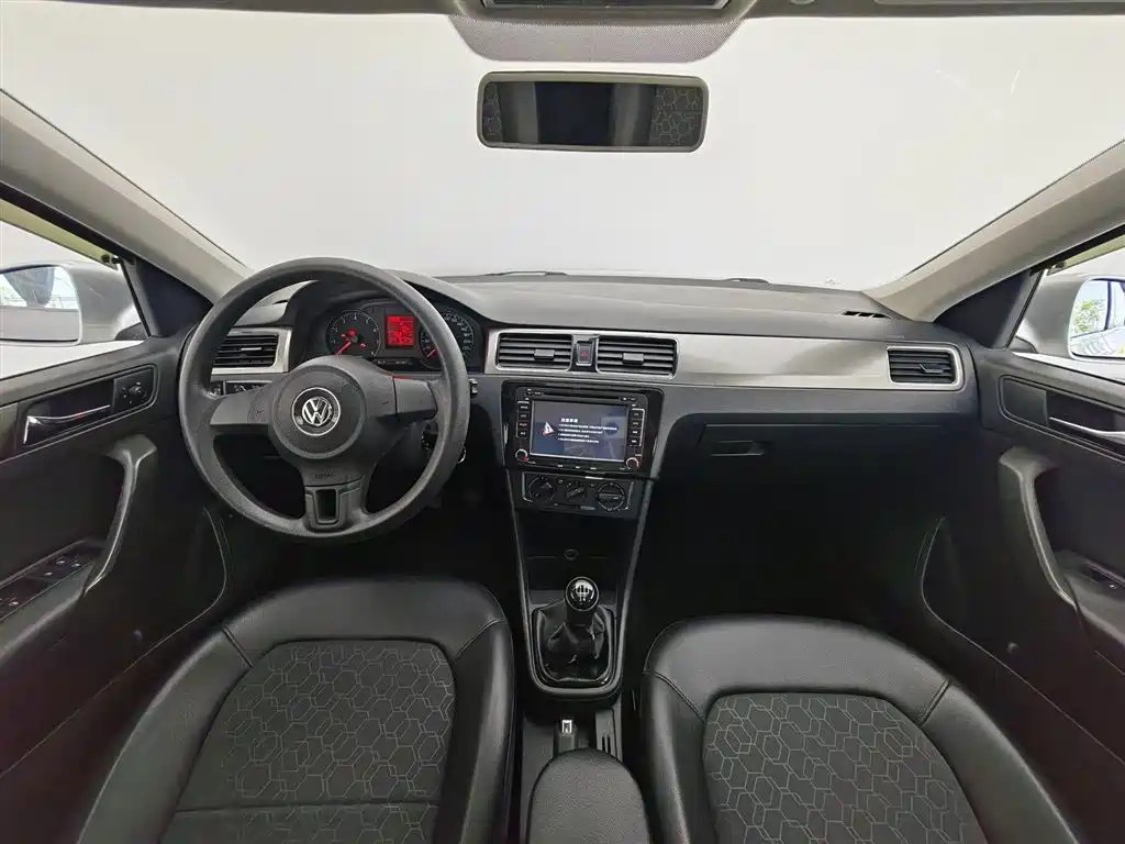 Volkswagen Santana 2013 1.6L Manual Comfort Edition фото 5