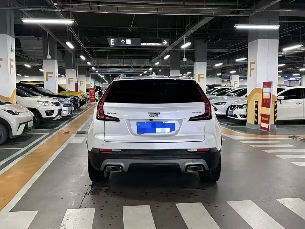 Фото 9 - Cadillac XT4