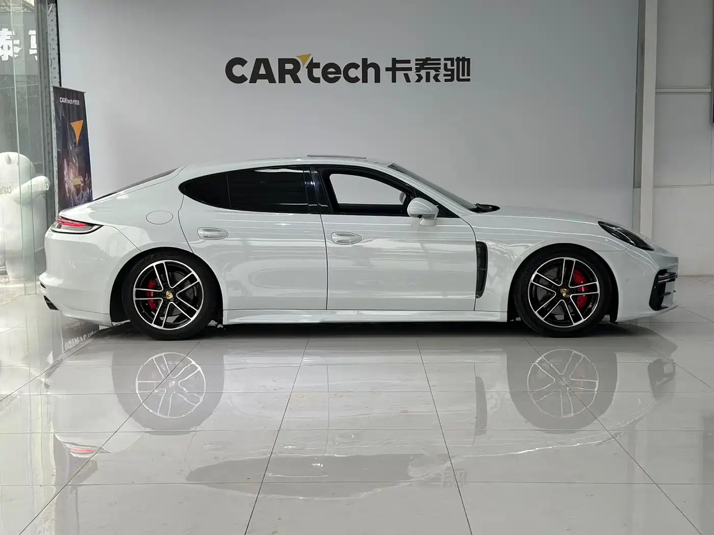 Porsche Panamera 2014 Panamera 3.0T фото 9
