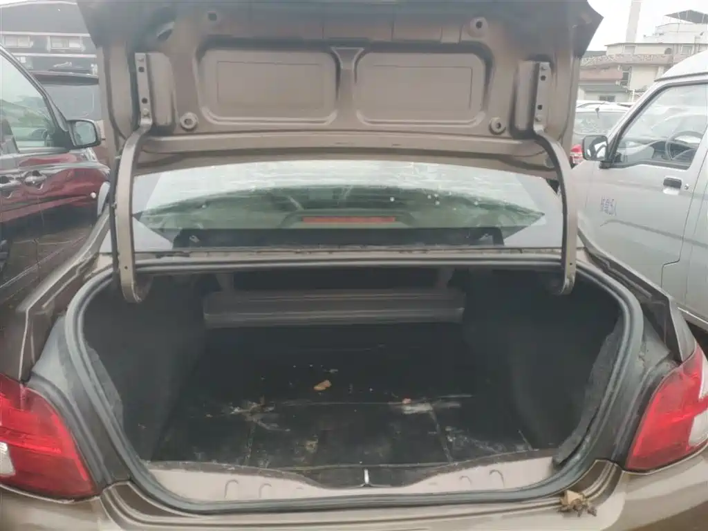 Peugeot 301 2014 1.6L Manual Comfort Edition фото 15