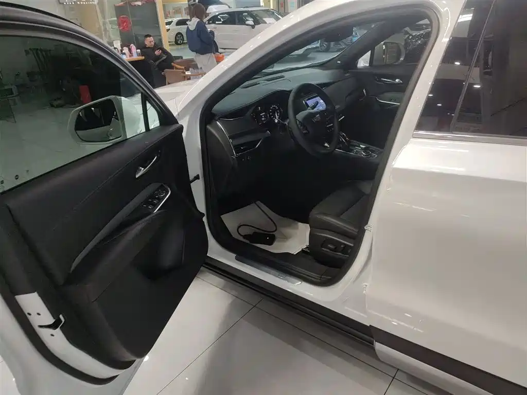 Cadillac XT4 2022 28T FWD Luxury фото 16