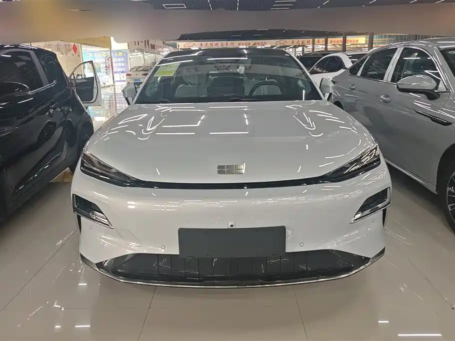Geely Galaxy Galaxy Xingyao 8 2025 60km EM-i Luxury Edition фото 2