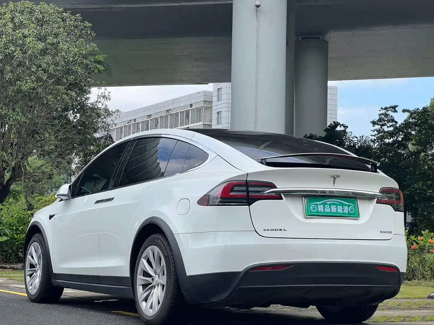 TESLA MODEL X