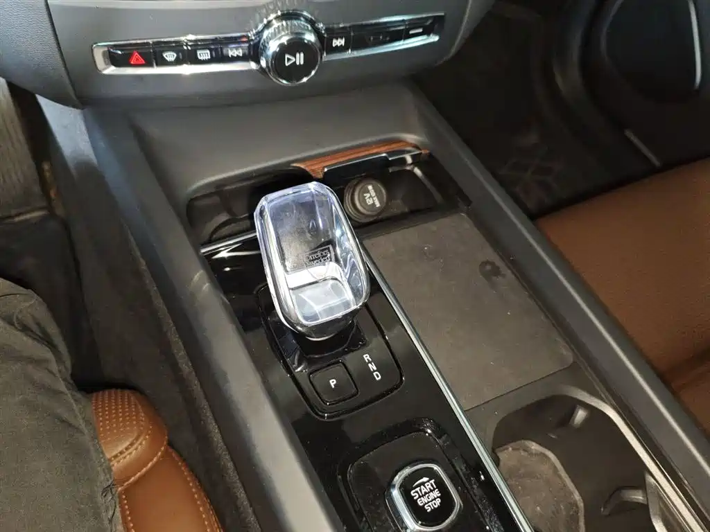 VOLVO XC60 PLUG-IN HYBRID