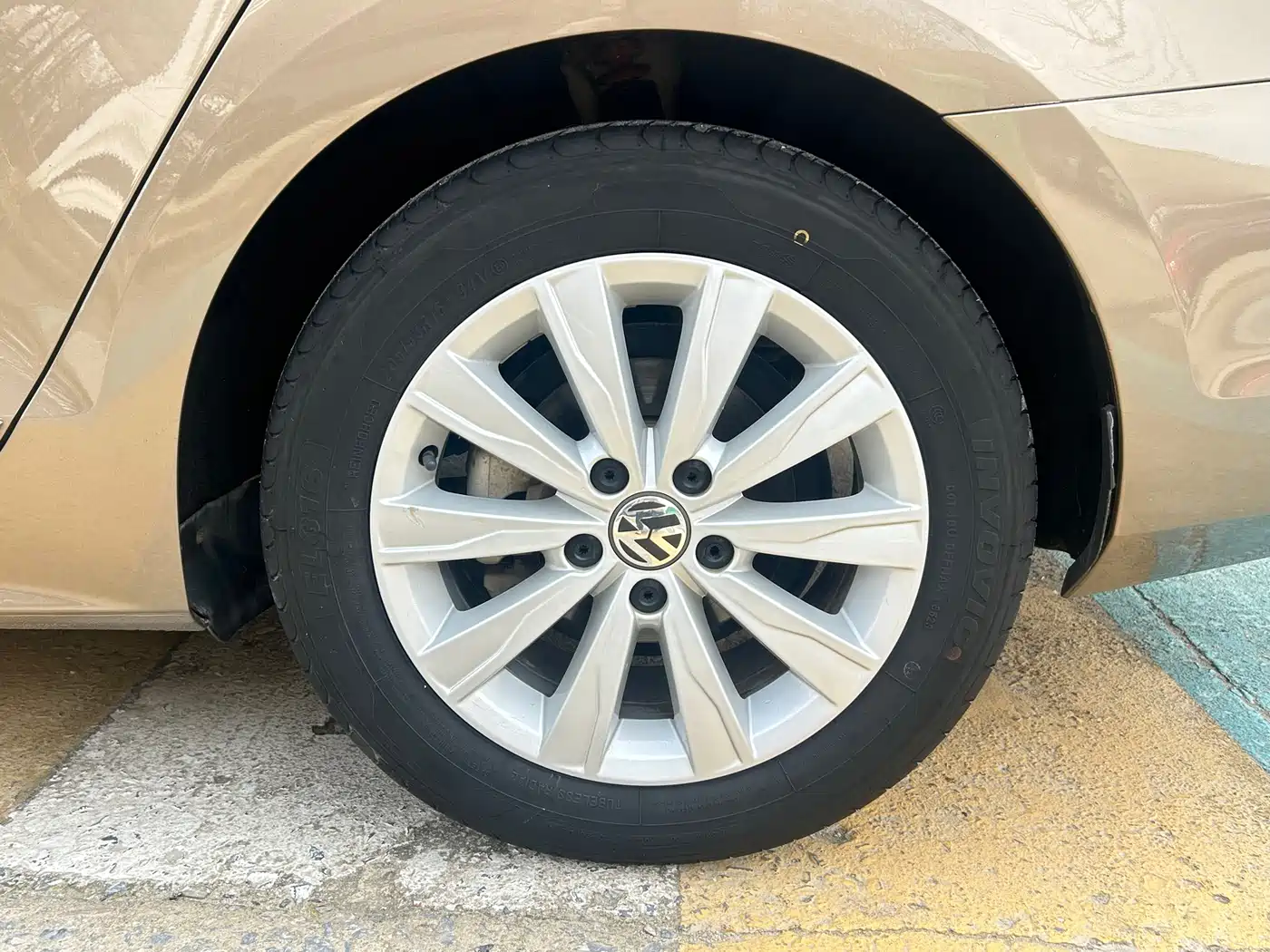 Volkswagen Sagitar 2015 1.6L Automatic Comfort фото 20
