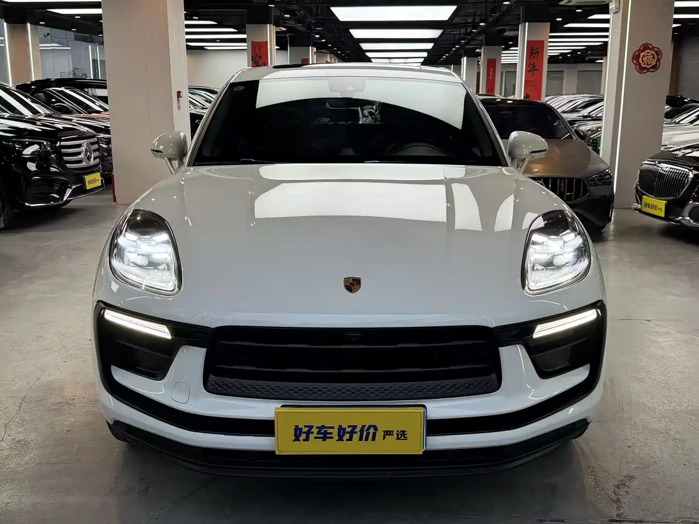 PORSCHE MACAN