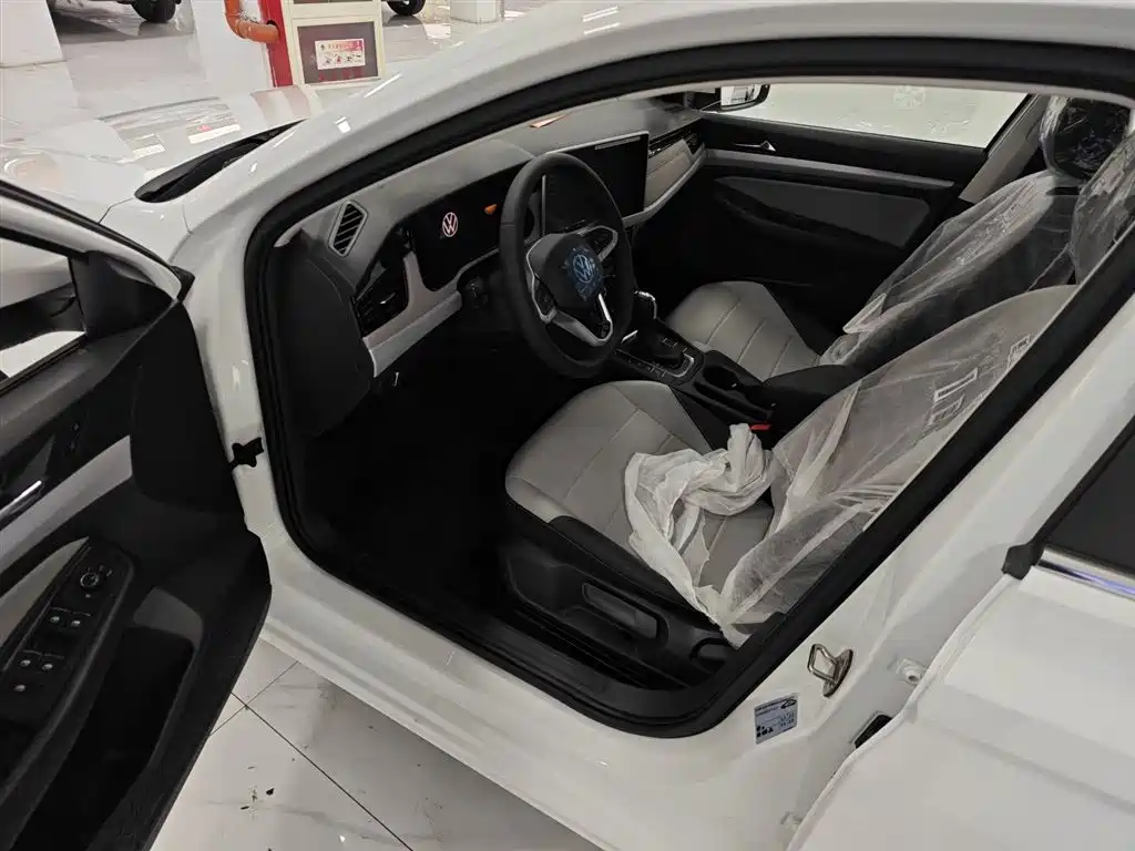 Volkswagen Bora 2025 Facelift 200TSI DSG Navigation Edition фото 12