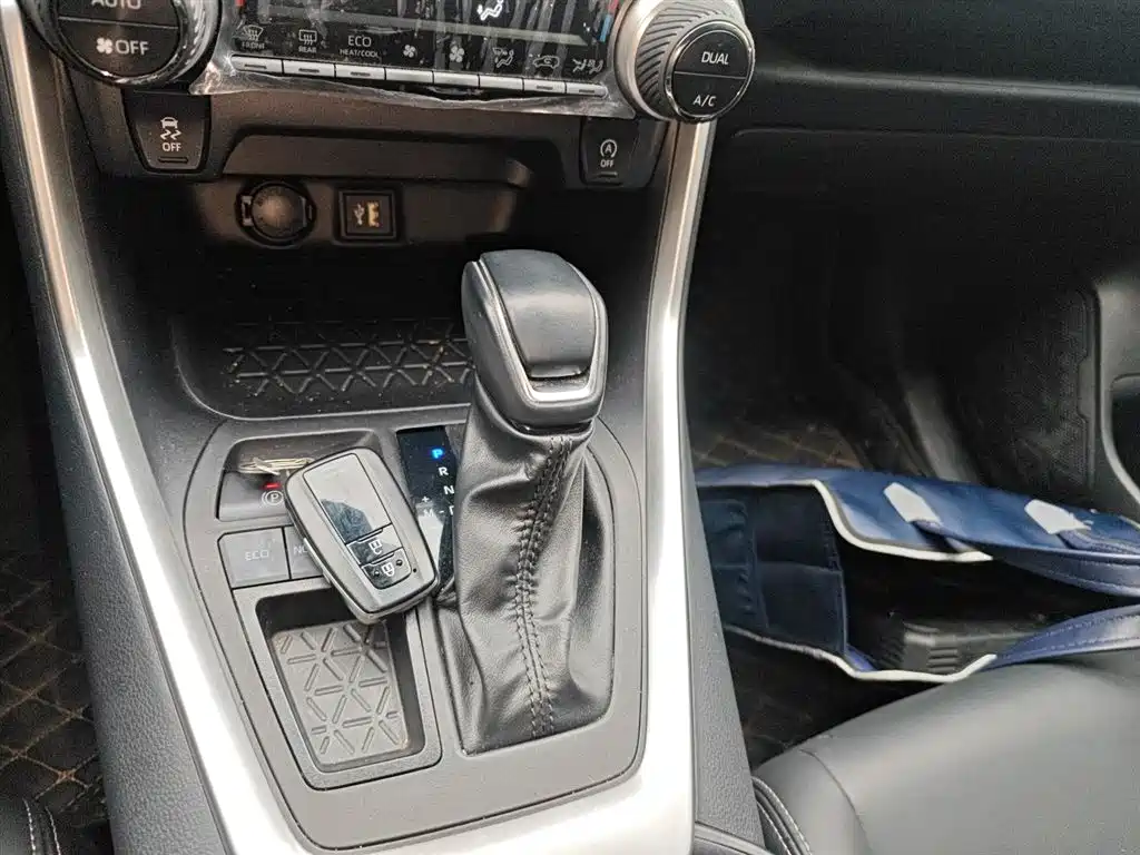 Toyota Wildlander 2023 2.0L CVT FWD Urban фото 14
