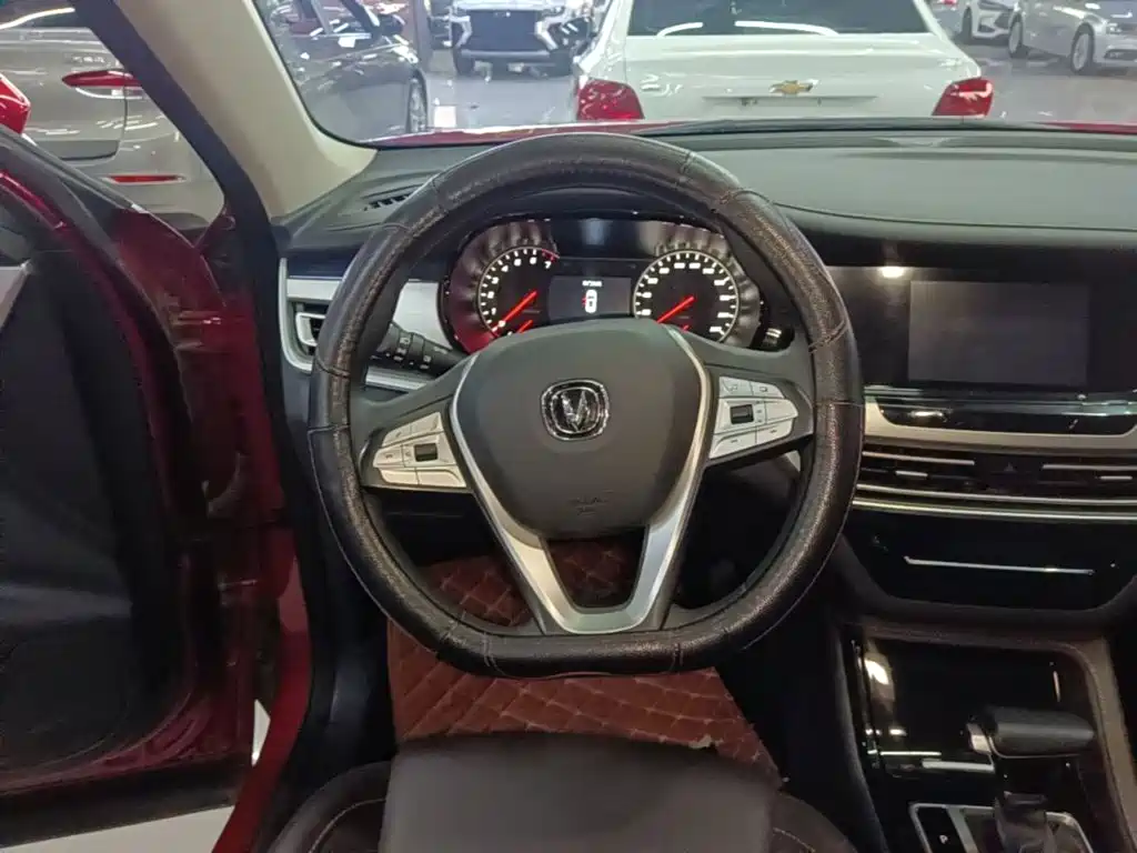 Фото 11 - Changan CS35 PLUS