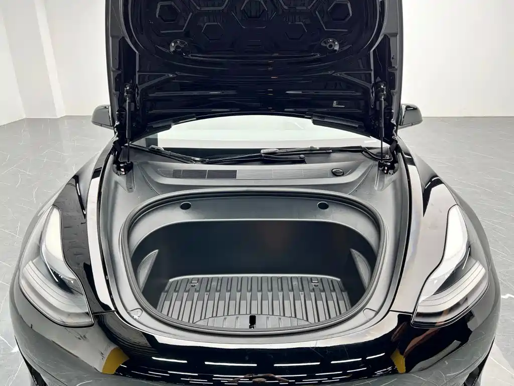 Фото 26 - Tesla Model 3