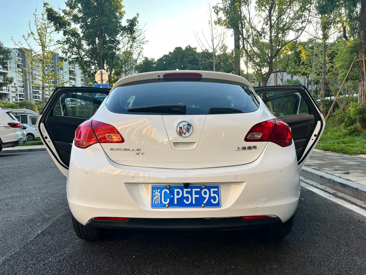 Buick Excelle 2014 XT 1.6L Automatic Fashion фото 16