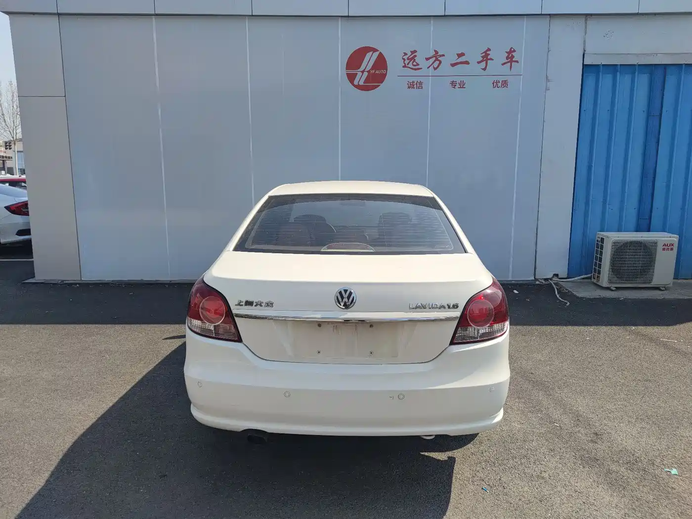 Volkswagen Lavida 2011 1.6L Automatic Pinya Edition фото 9