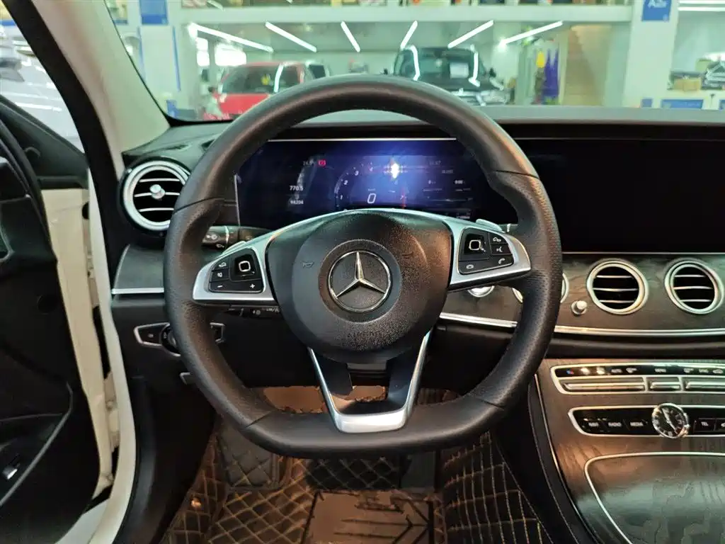 Mercedes-Benz E-Class 2018 E 300 L Sport Fashion фото 11