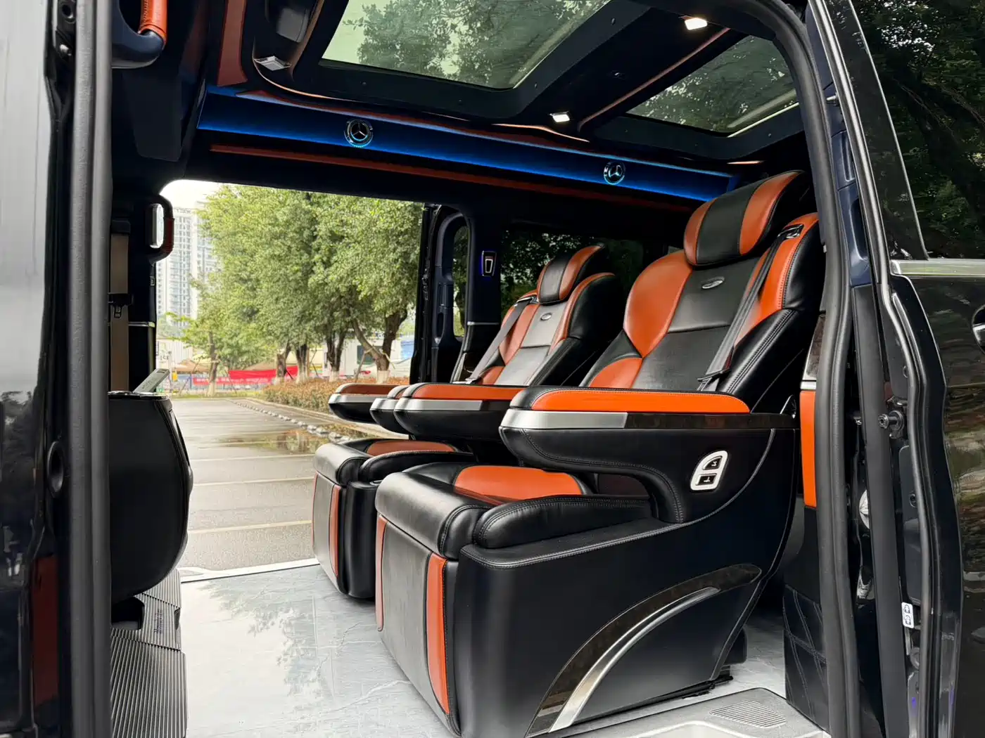 Mercedes-Benz V-Class 2018 V 260 L Premium Long Wheelbase Edition China VI фото 21