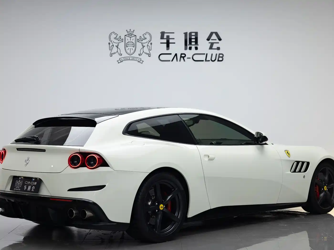 Ferrari GTC4Lusso 2017 3.9T V8 фото 6