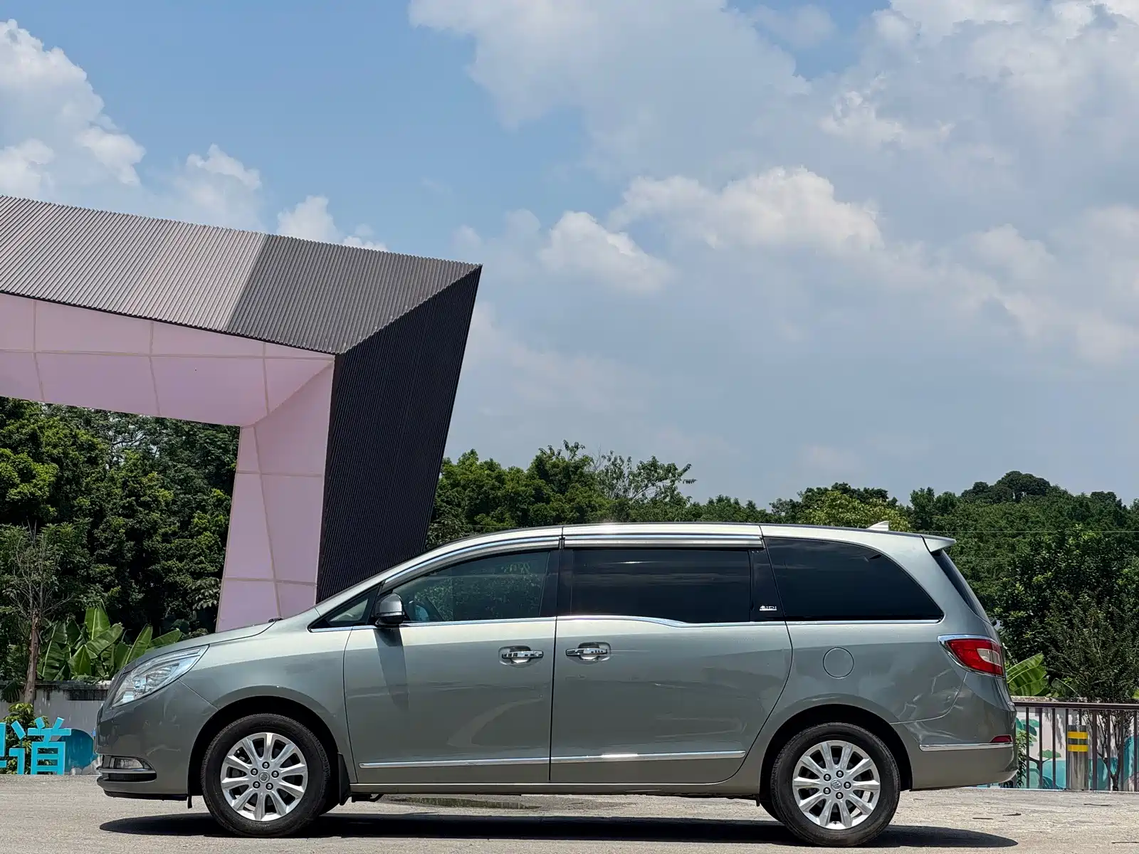 Фото 2 - Buick GL8