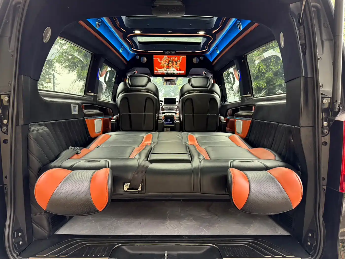 Mercedes-Benz V-Class 2018 V 260 L Premium Long Wheelbase Edition China VI фото 26