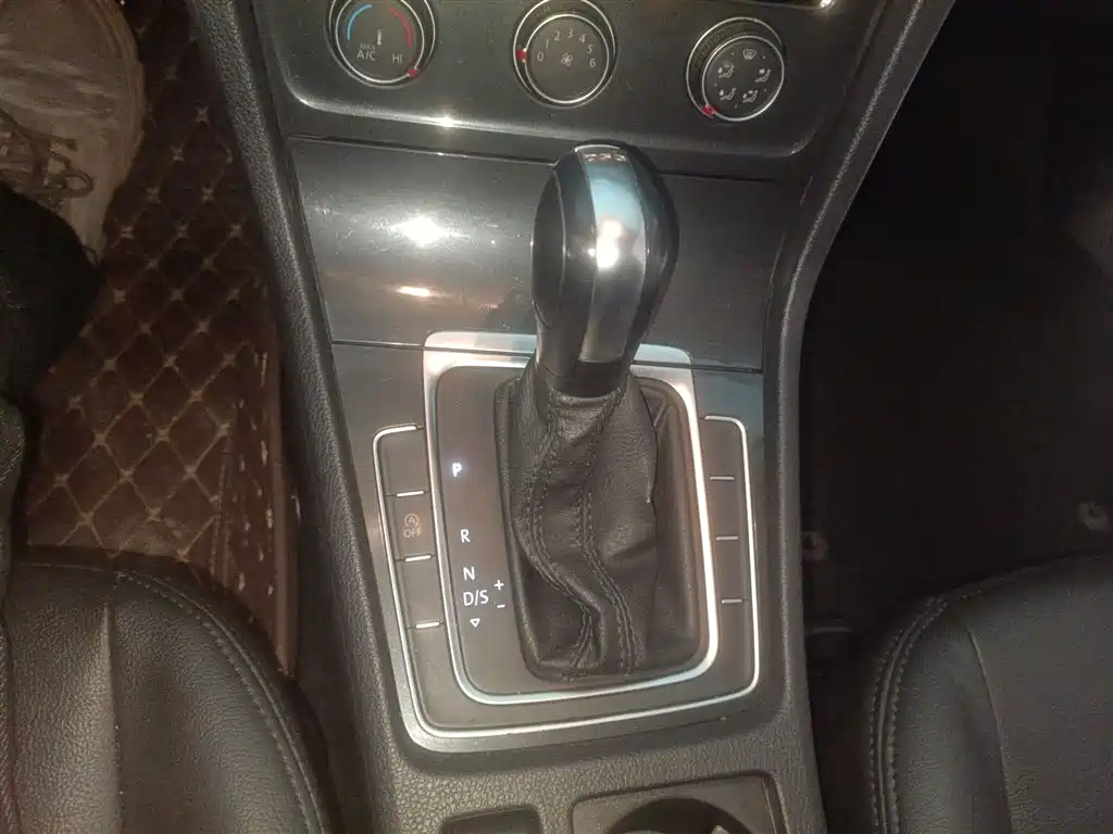Volkswagen Golf 2019 200TSI DSG Comfort Progressive China VI фото 14