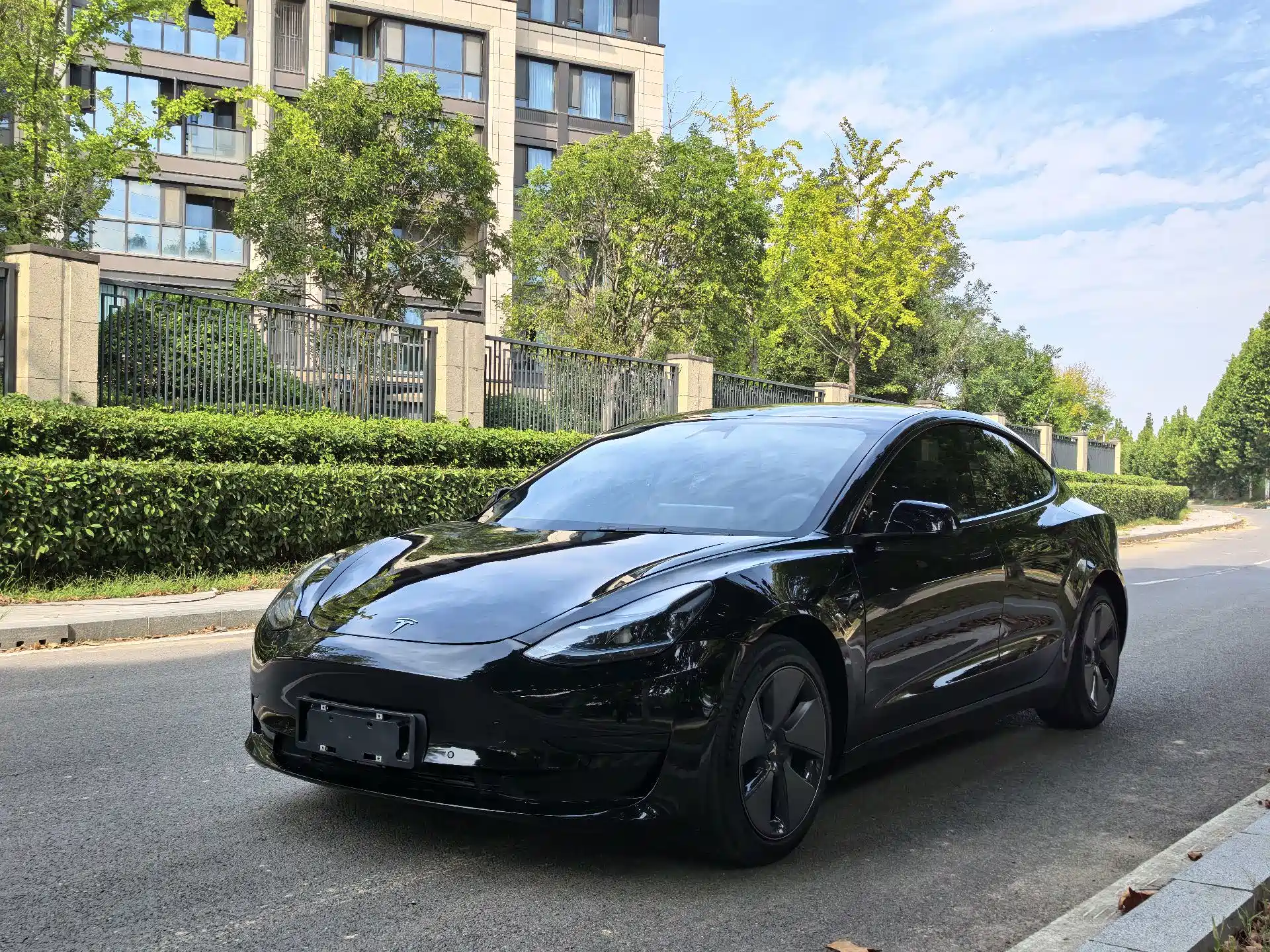 Фото 1 - Tesla Model 3