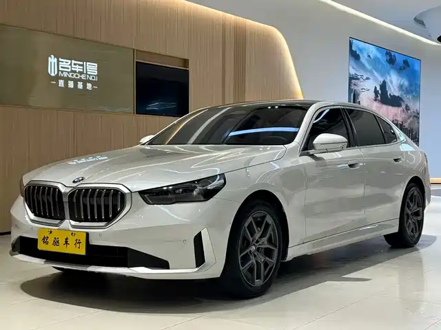 BMW 5 SERIES