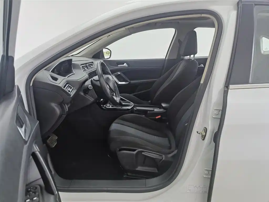 Peugeot 308 2019 230THP Automatic Luxury Edition China V фото 10