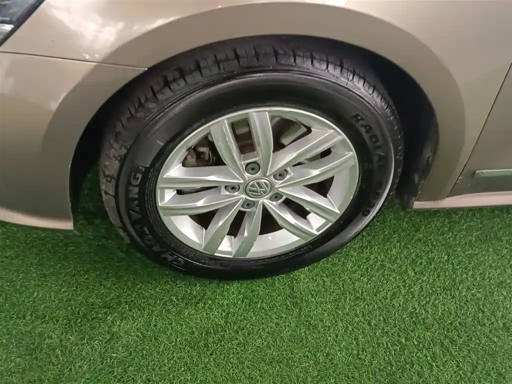 Volkswagen Passat 2016 330TSI DSG Honor Edition фото 23