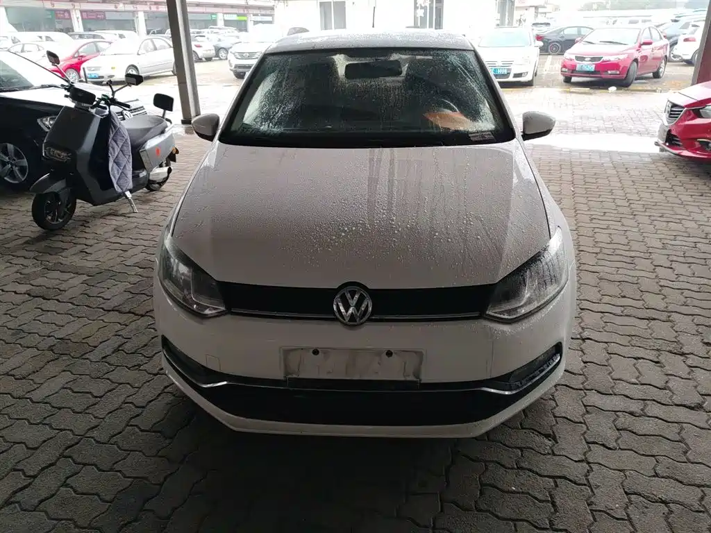 Volkswagen Polo 2016 1.6L Automatic Comfort фото 3