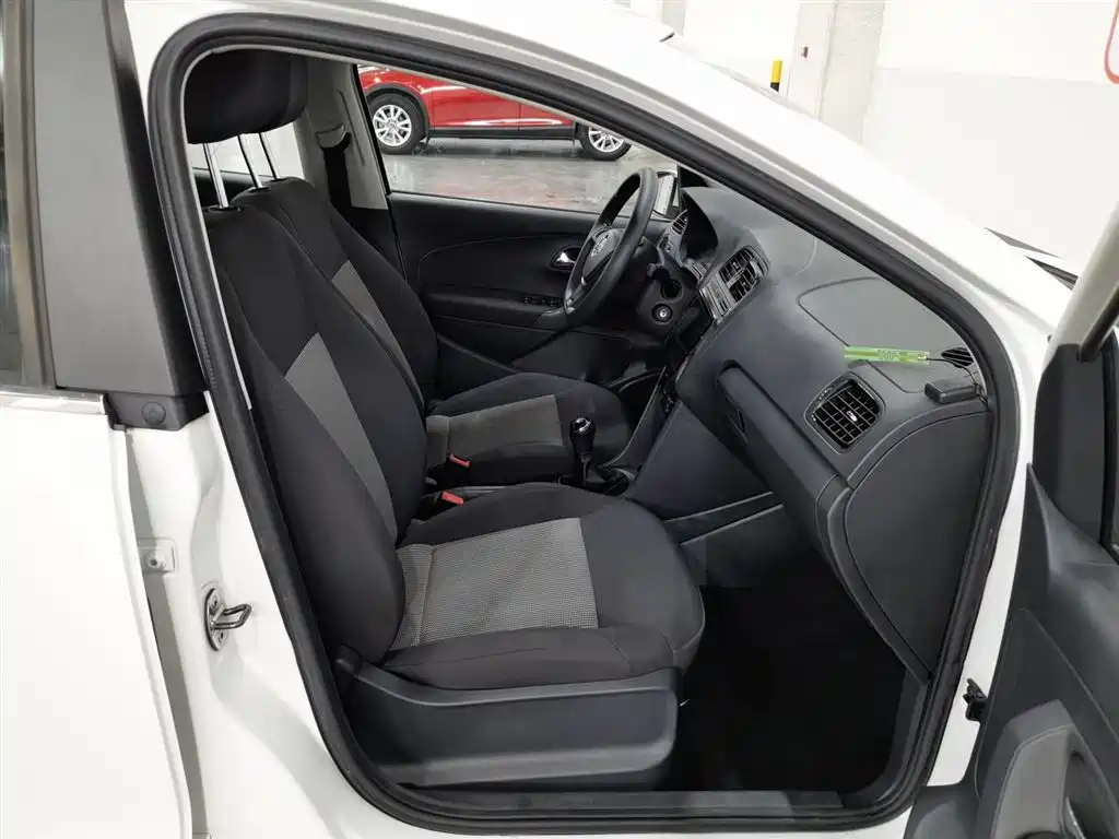 Volkswagen Polo 2018 1.5L Manual Safe Drive фото 23
