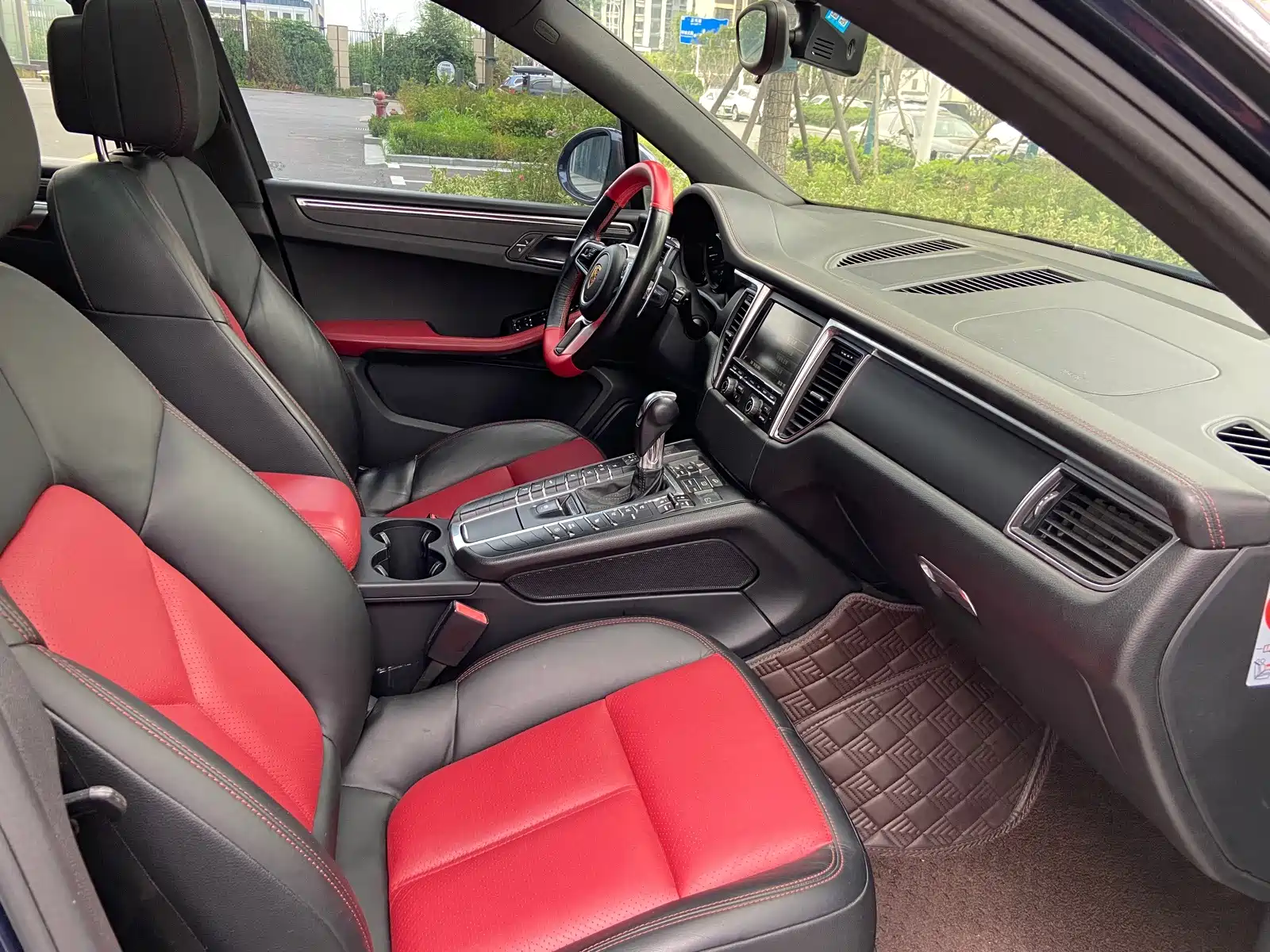 Фото 16 - Porsche Macan