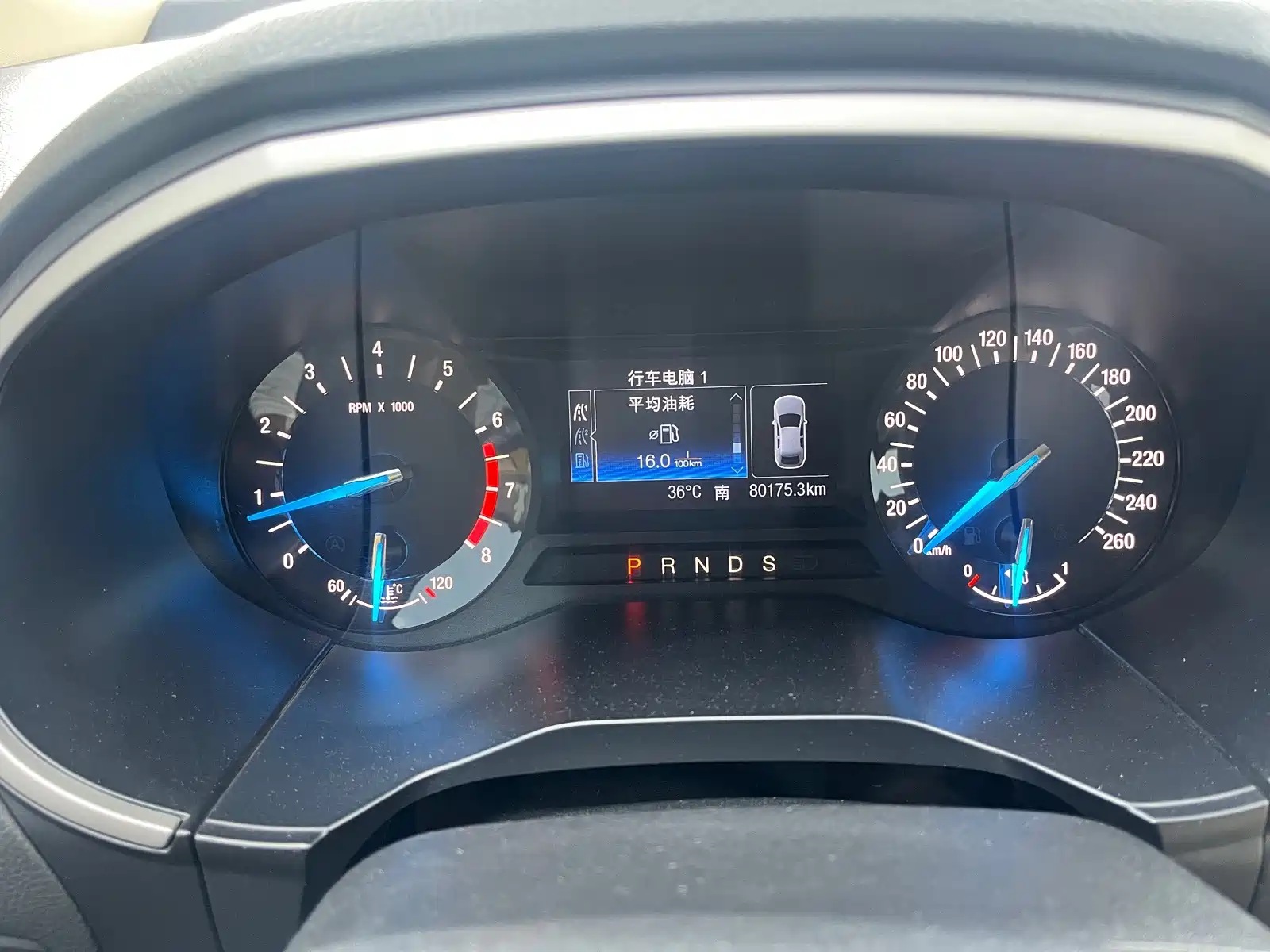 Фото 10 - Ford Edge
