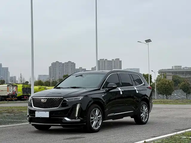 CADILLAC XT6