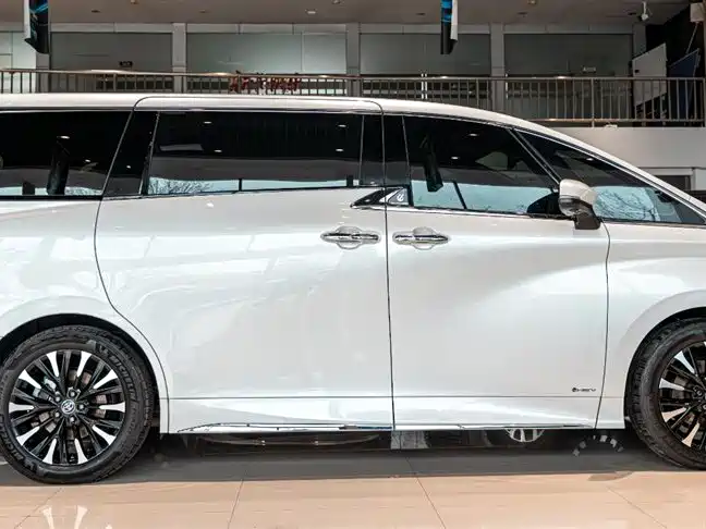 Toyota Alphard 2024 Hybrid 2.5L Ultimate Enjoyment Edition фото 4