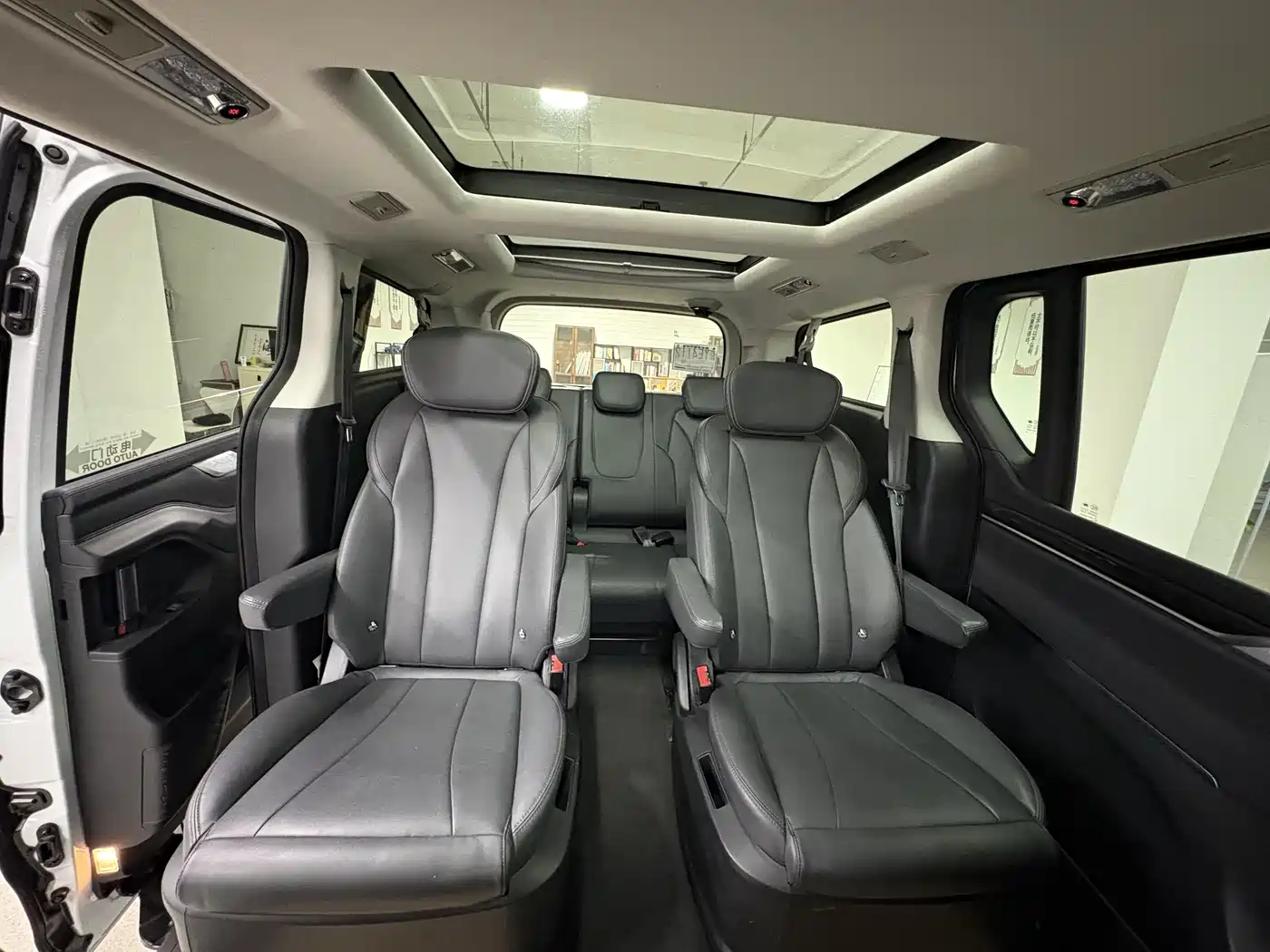 SAIC Maxus Maxus G10 2025 MAX 2.0T Automatic Flagship Edition Gasoline 7-Seater фото 20