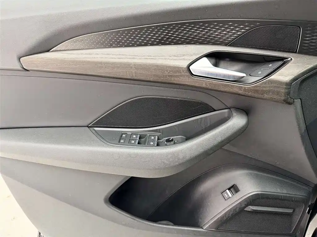 Audi Q6 2023 40 TFSI quattro Cloud View Yulin Package фото 21