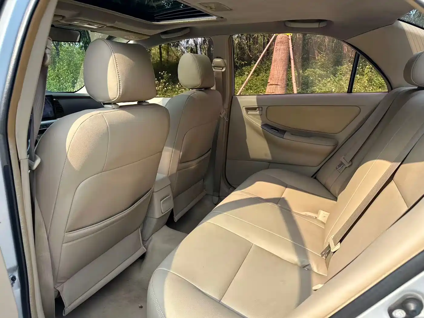 Toyota Corolla 2013 1.6L Automatic Luxury фото 9