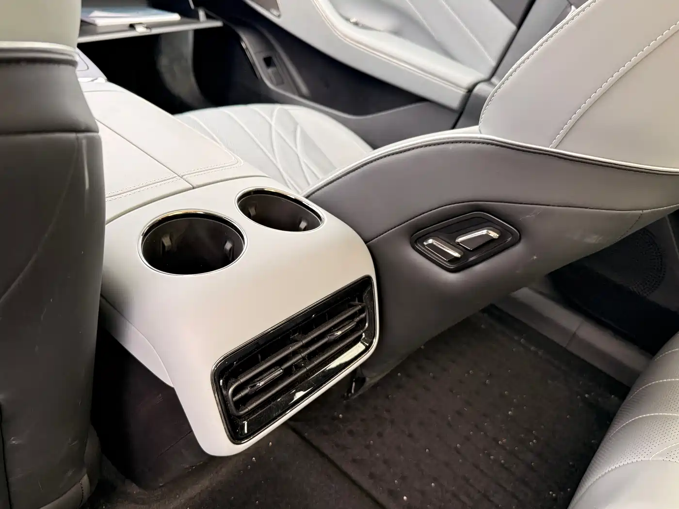 Geely Galaxy Galaxy E8 2025 700km Long Voyage Smart Drive Edition фото 6
