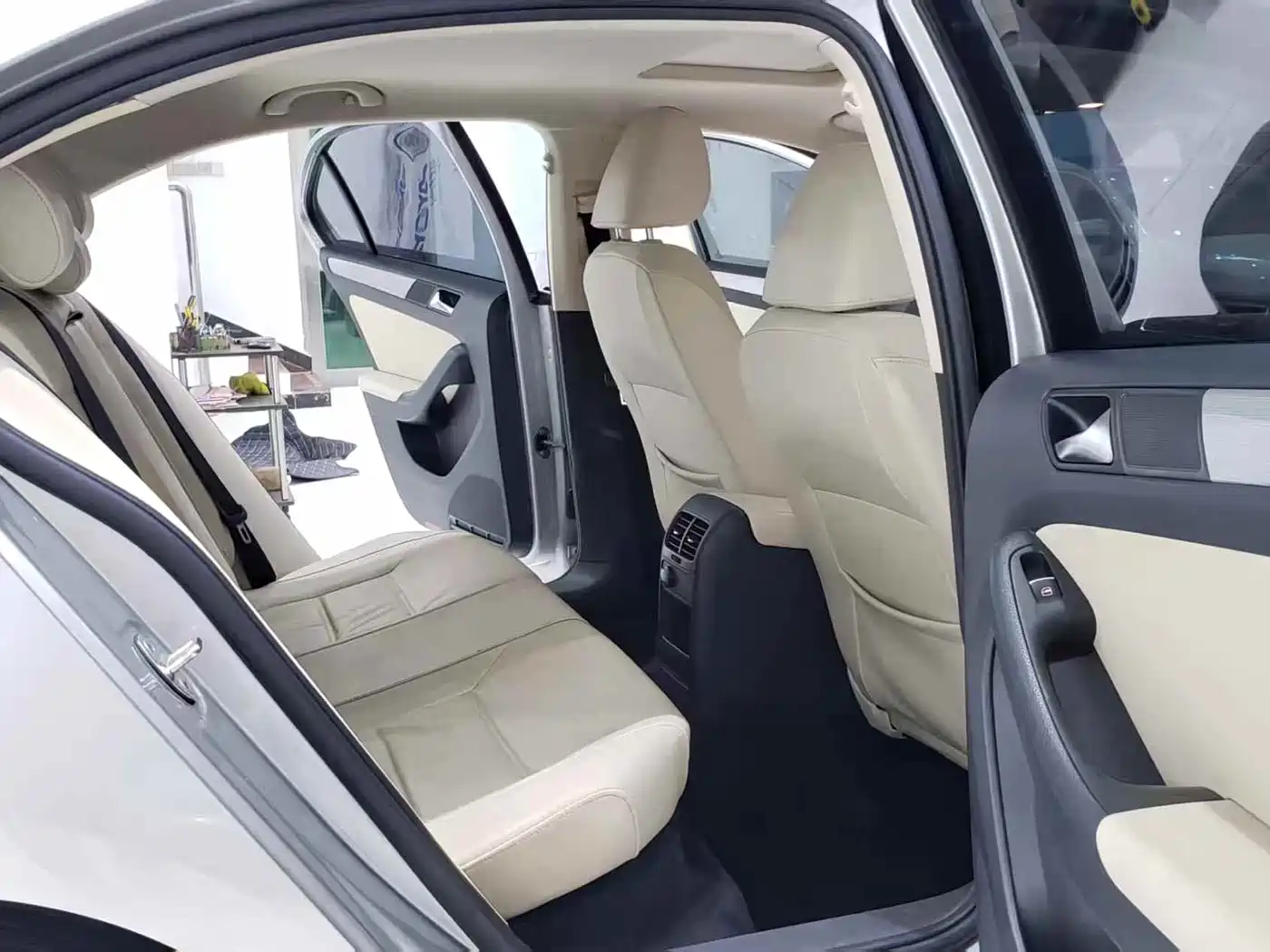 Volkswagen Sagitar 2014 Facelift 1.6L Automatic Comfort фото 7