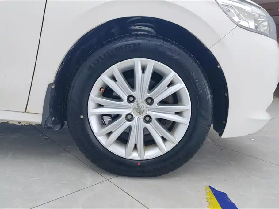 Peugeot 301 2014 1.6L Manual Comfort Edition фото 6